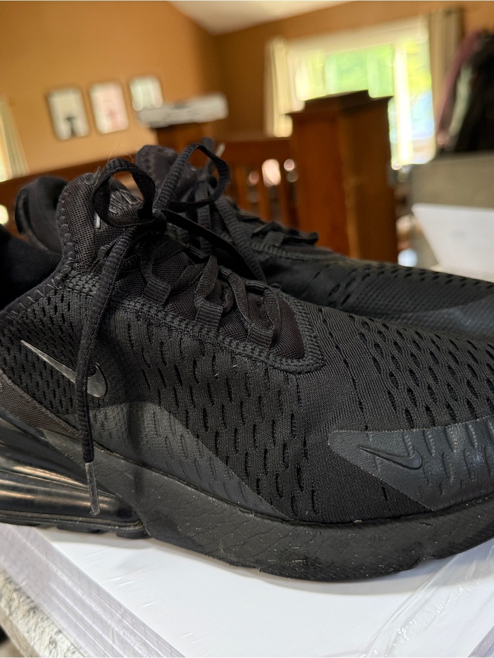 Nike Men’s Black Mesh Air-Cushioned Sneakers